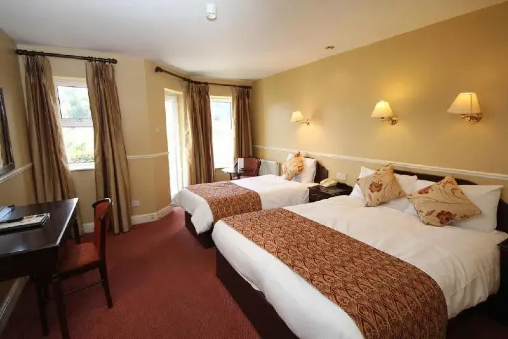 Woodenbridge Hotel & Lodge