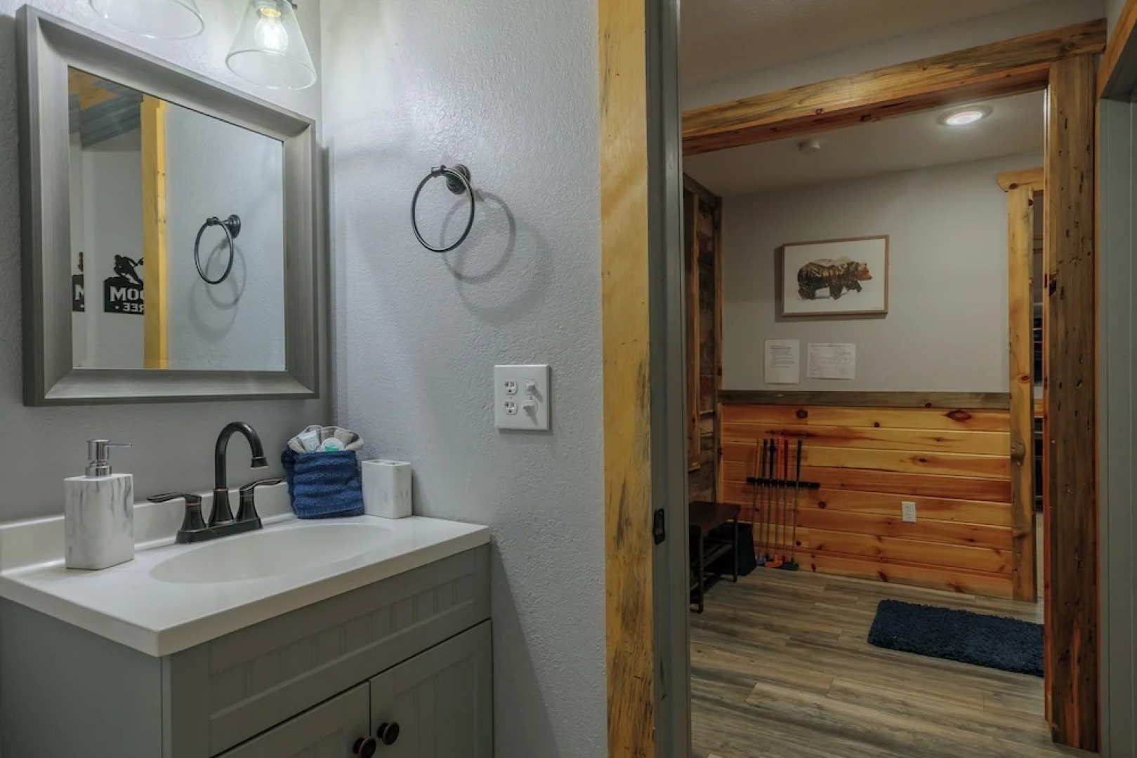 Hot Tub & Mini Golf: Mtn-view Haven in Kodak!