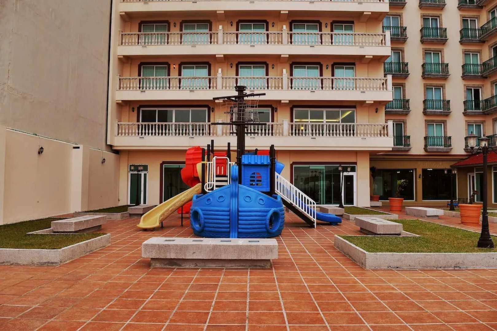 Astur Hotel y Suites
