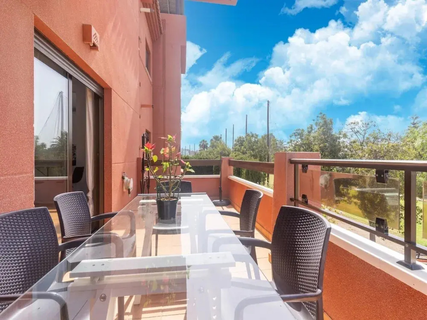 Spacious Apartment With 2 Terraces