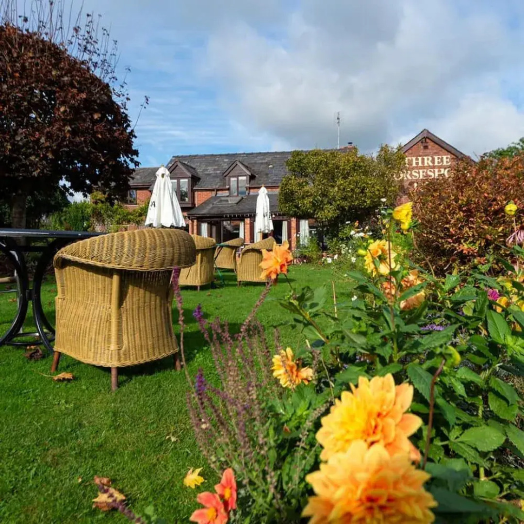 The Three Horseshoes - Inn