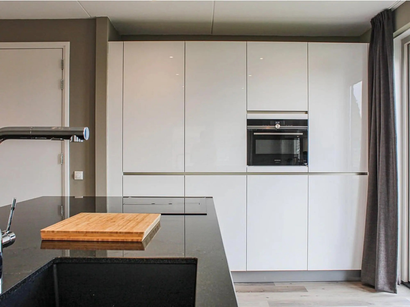 Villa with enclosed garden, in a holiday park on the water in Friesland