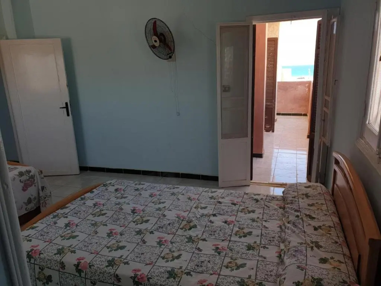 شقق ثلاث غرف بشاطئ الاصيل للايجار قرب الابيض