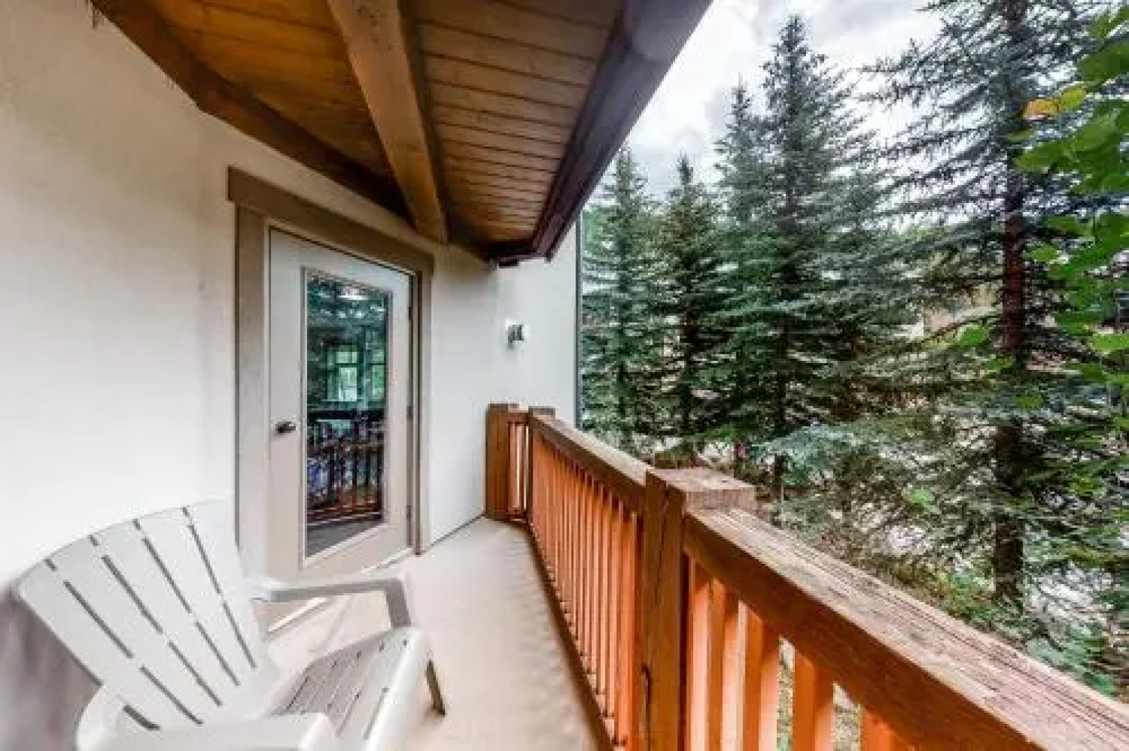 Eagle Springs East 206: White Fir Suite
