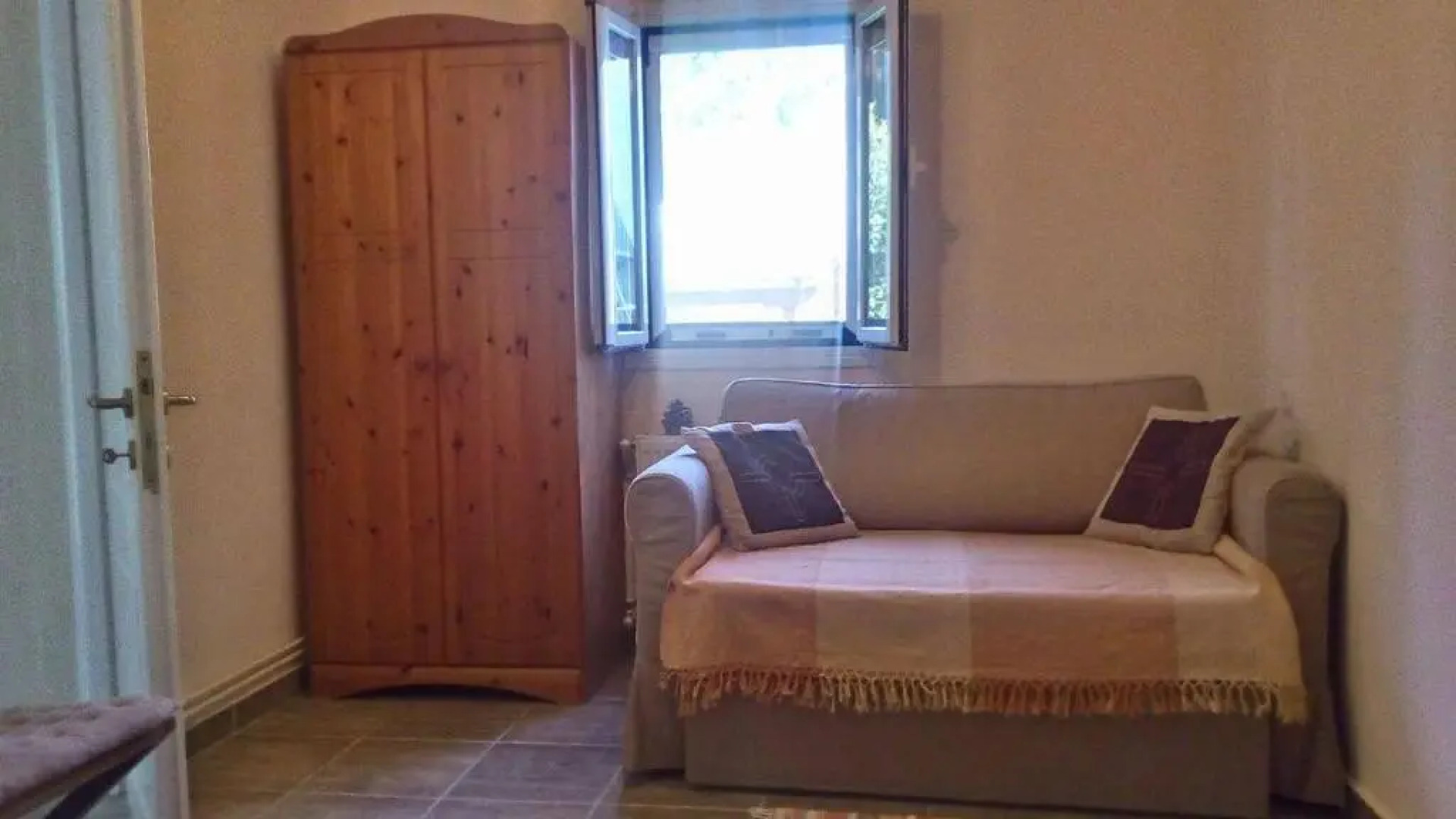 Kostas Walkers Point