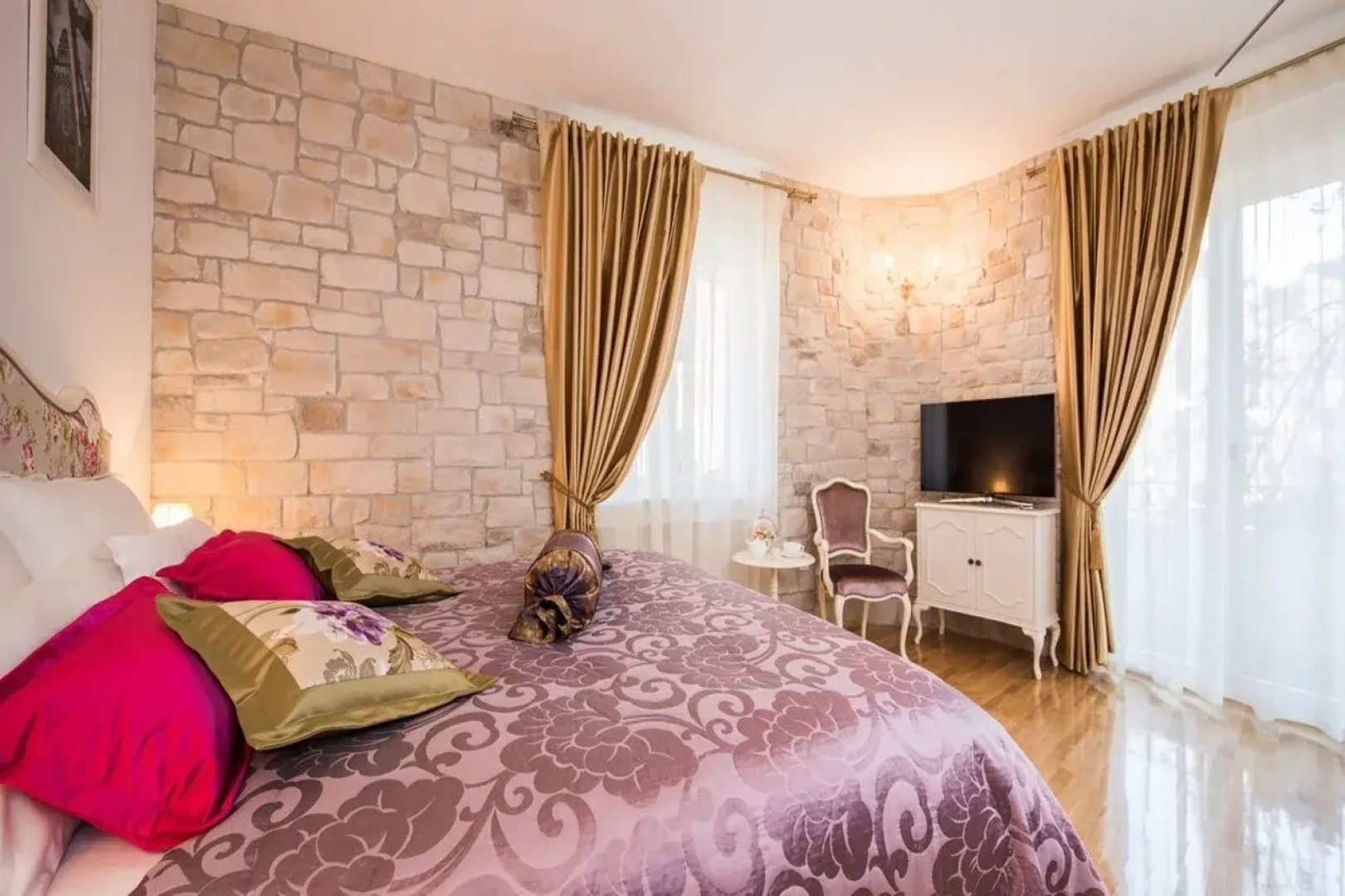 Priska Med Luxury Rooms