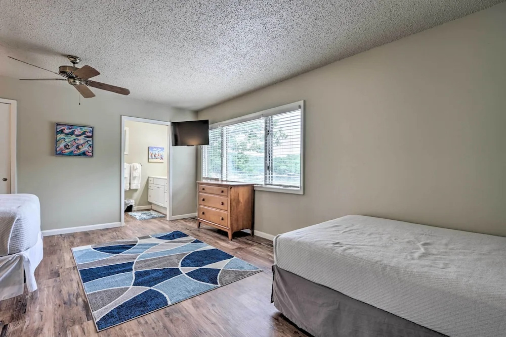 Lakefront Haven: Family-friendly Sunrise Beach Gem