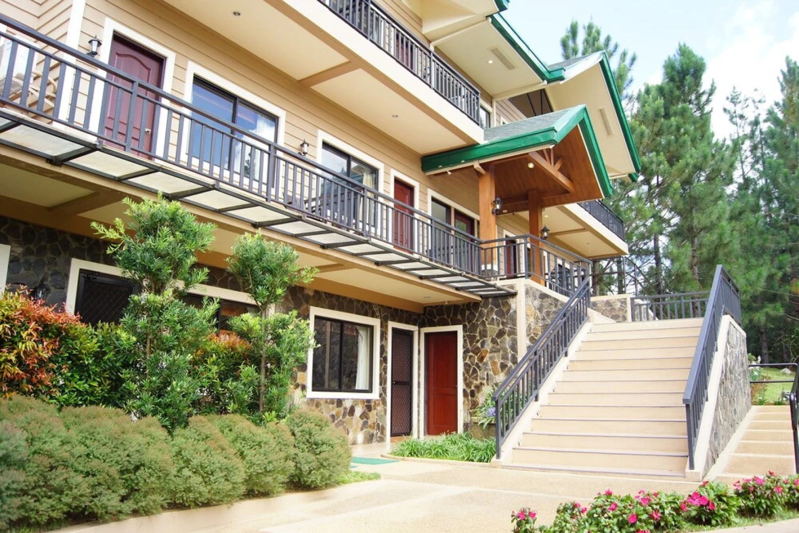 Pinegrove Mountain Lodge