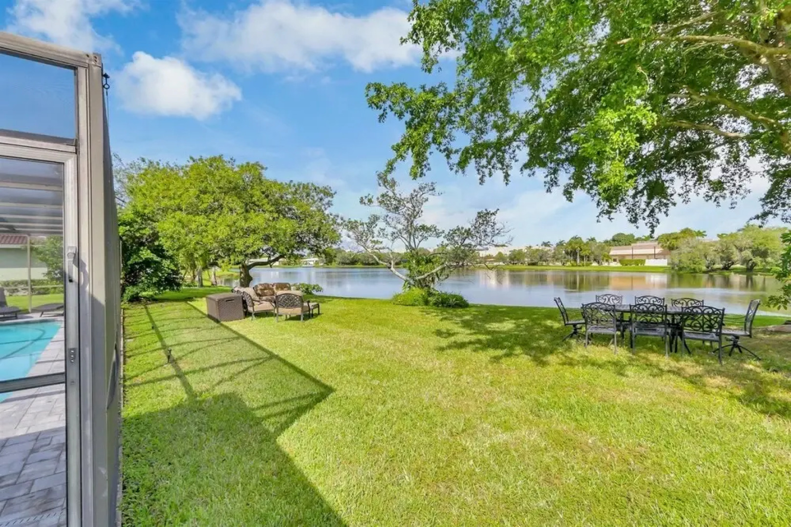 Watersedge - Private & Sanitized, Self Check-in. Perfect for Social Distancing & Working From Home. Private Pool, Pet Friendly. Super-host Support