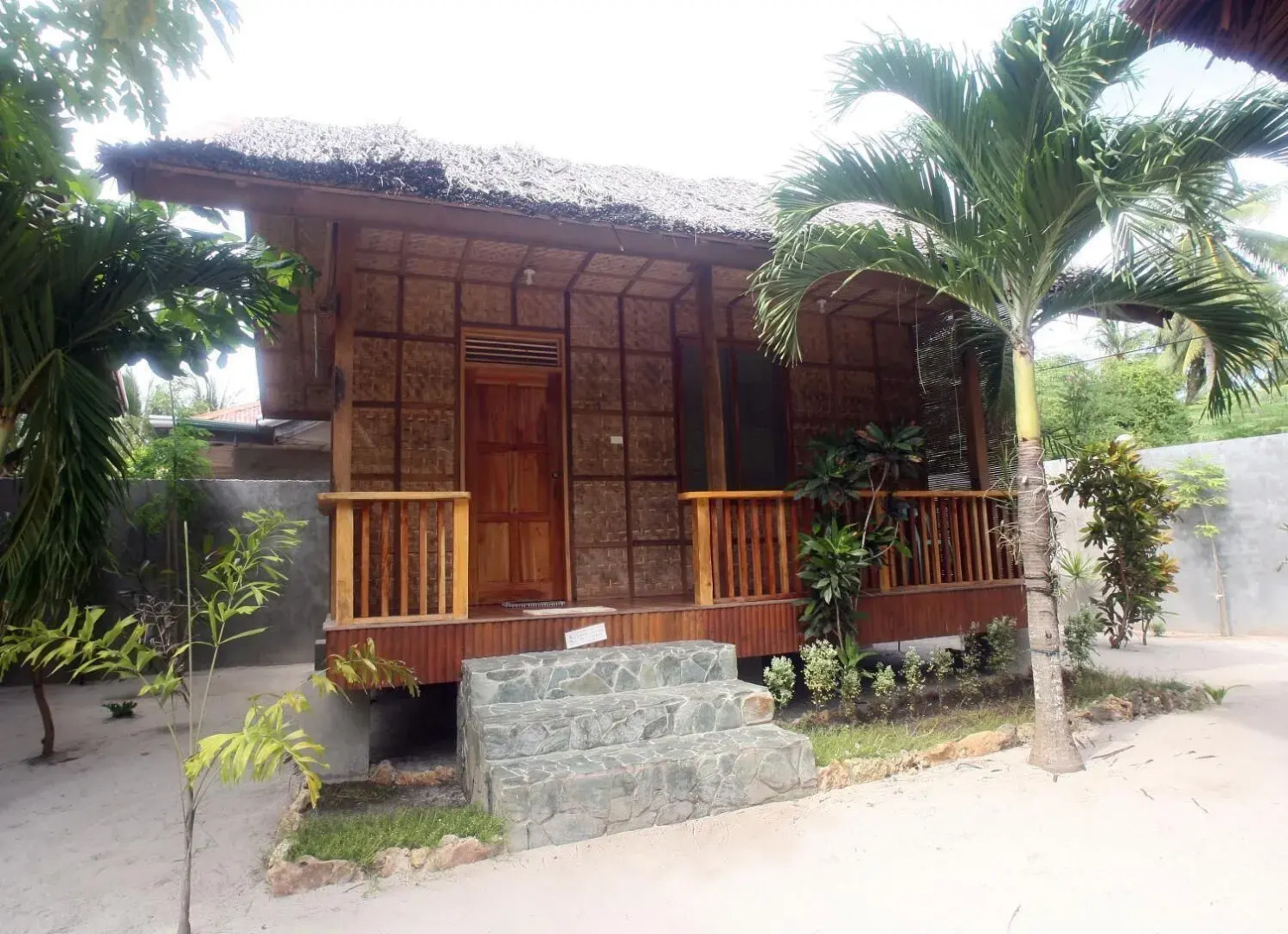 Jjs Backpackers Village