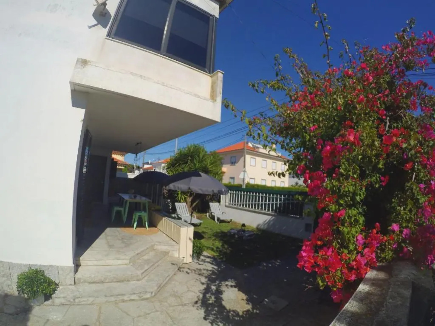 Lisbon Waves Surf Lodge