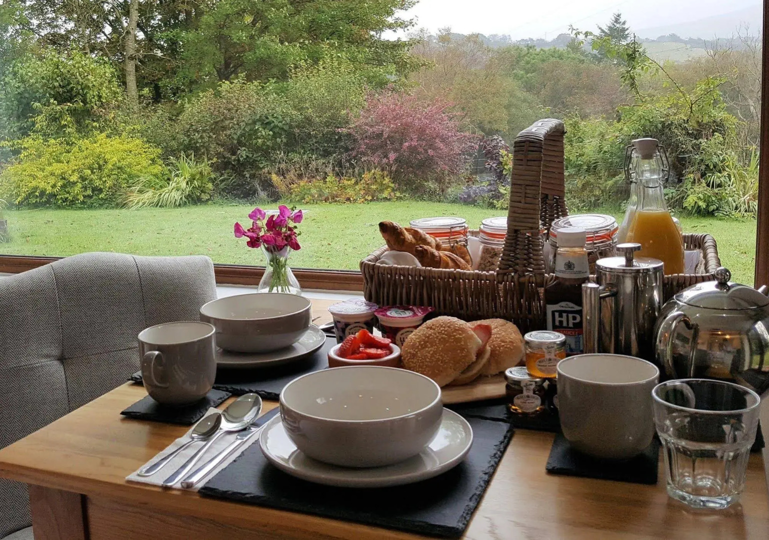 Nant yr Onnen B&B and Ysgubor Holiday Cottage