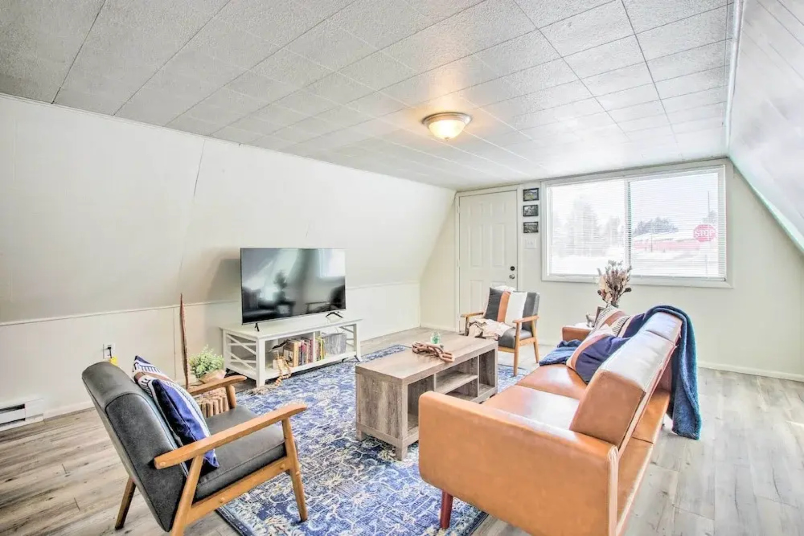 Charming Evanston A-frame: Dog Friendly!
