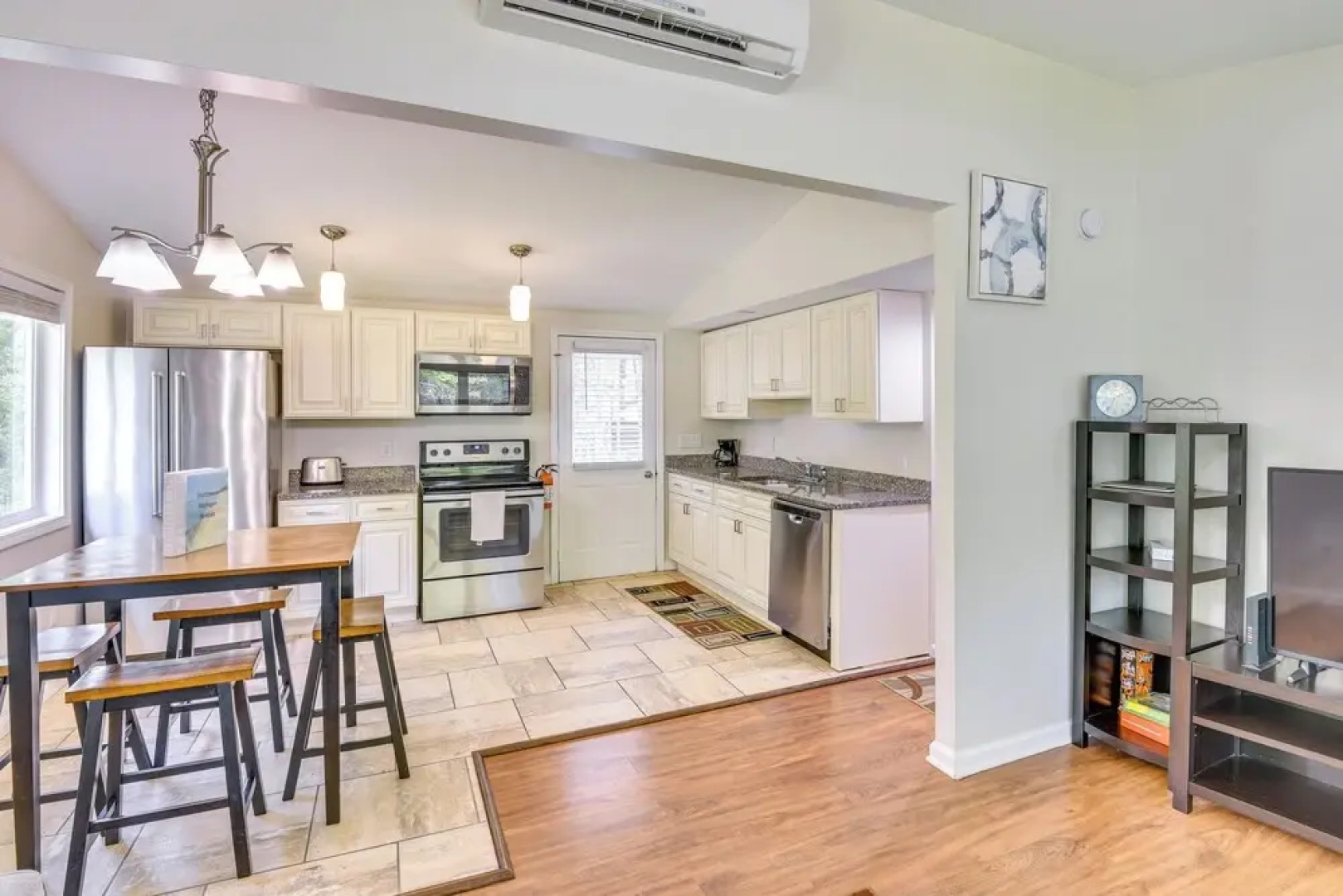 2 Mi to Warren Dunes: Sawyer Apartment w/ Deck!