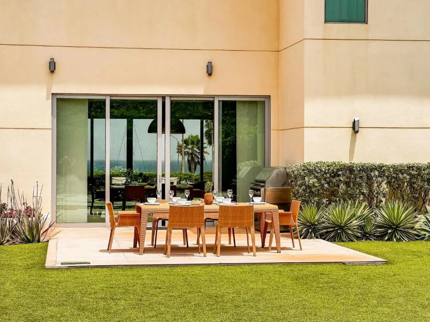 LG Smith Boulevard 558