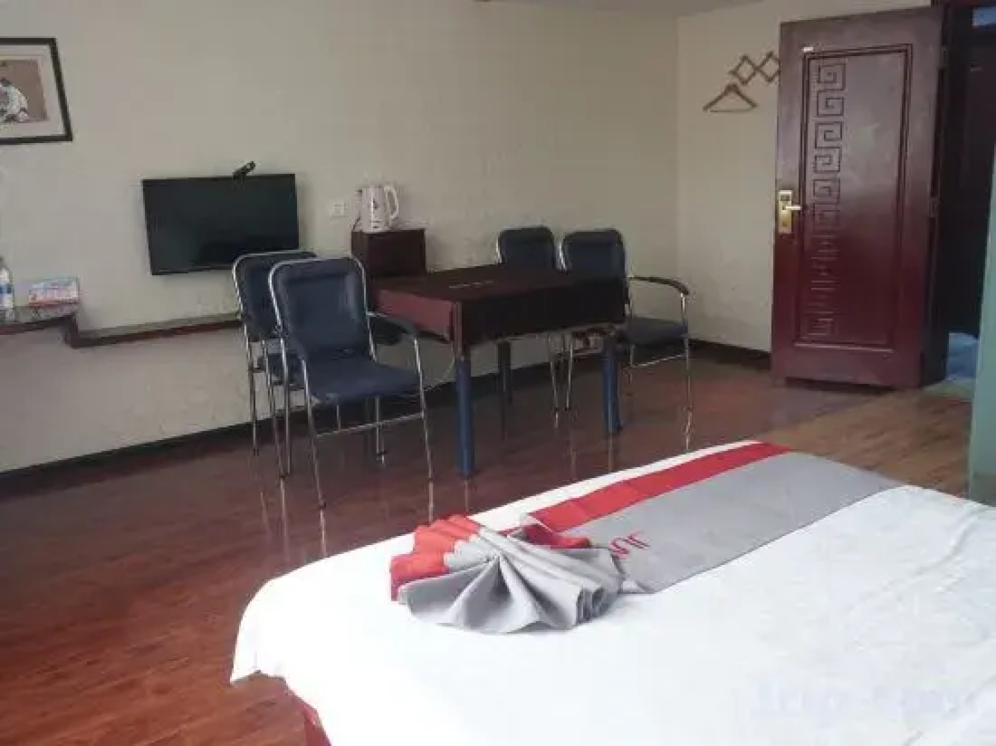 Jun Yi Chain Hotel (Danfeng Railway Station Branch)