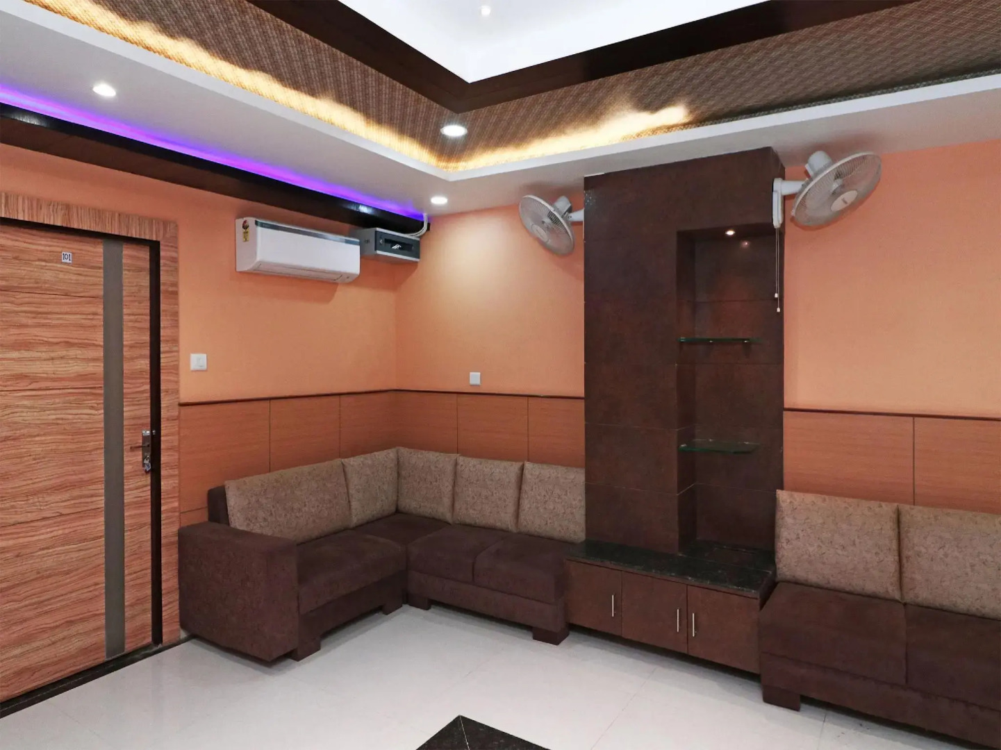 Capital O 16590 Hotel Sapphire Inn