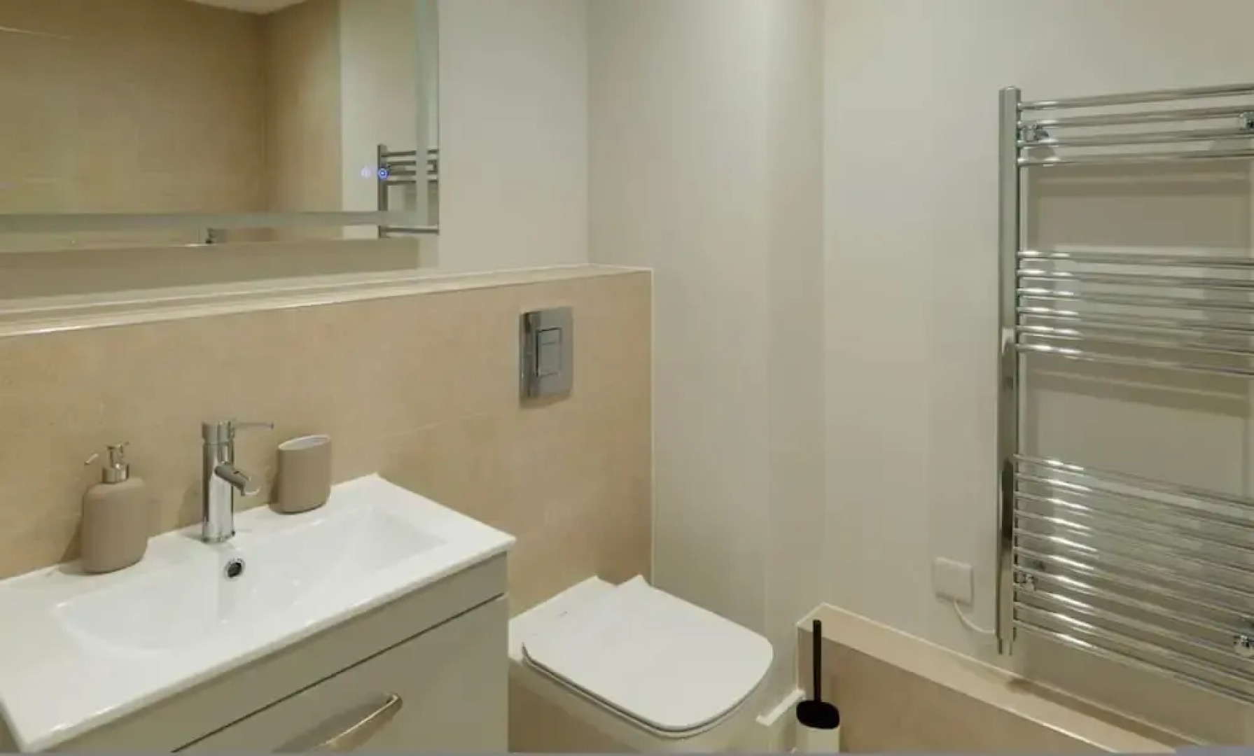 Luxury Manchester Apartment - Blue