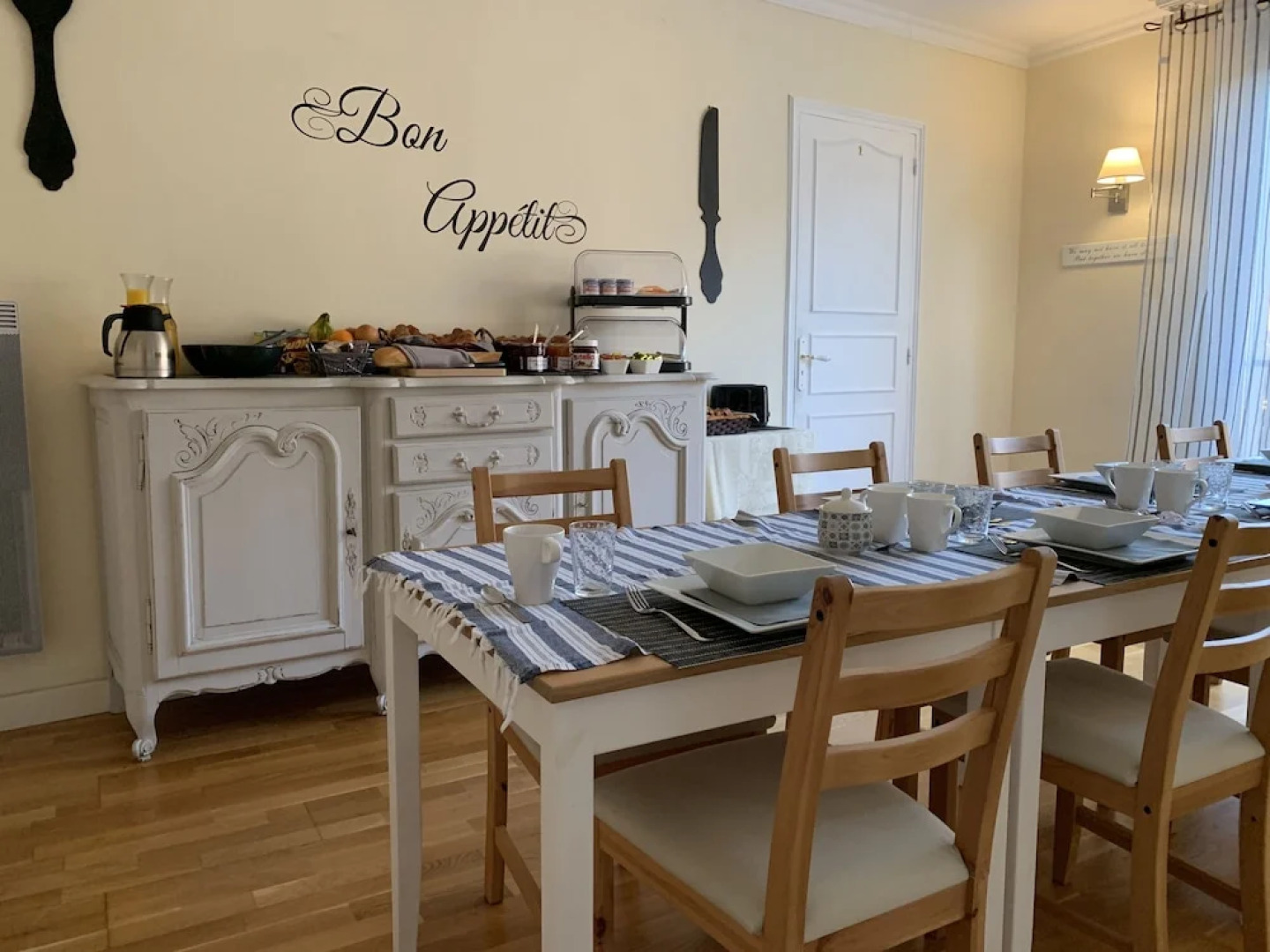 No 6 Bed & Breakfast