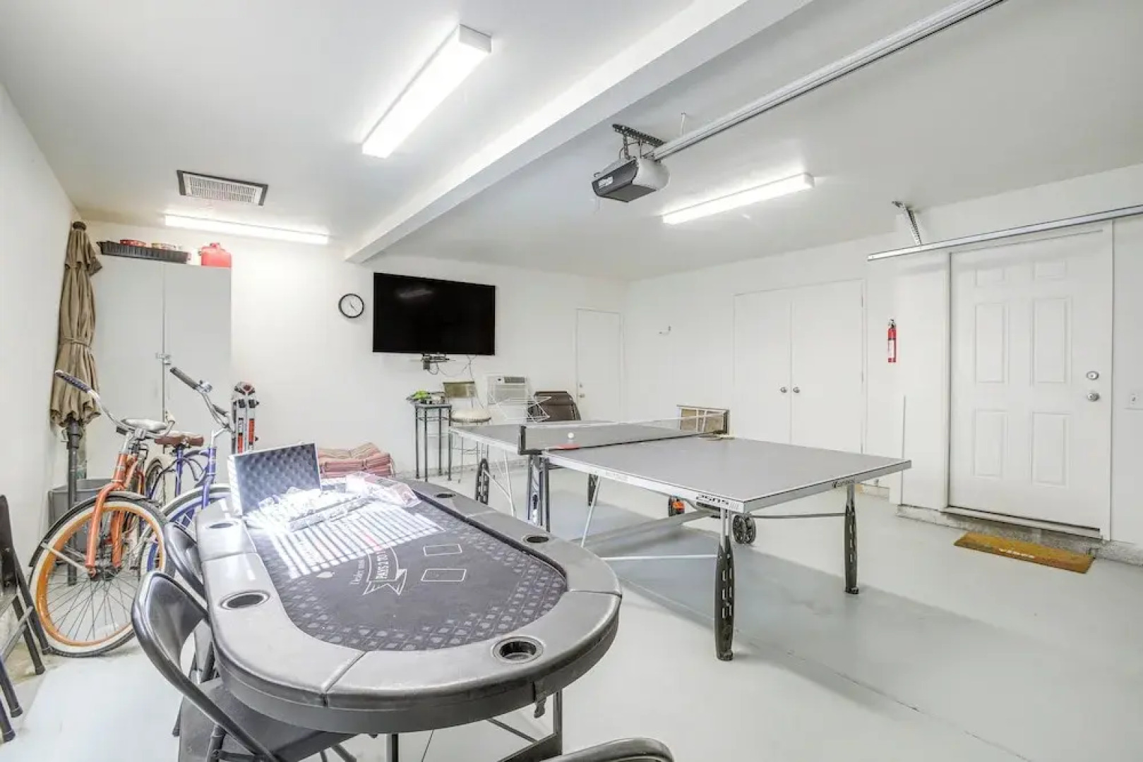 Games, Grill & Golf Course View: Palm Desert Gem!