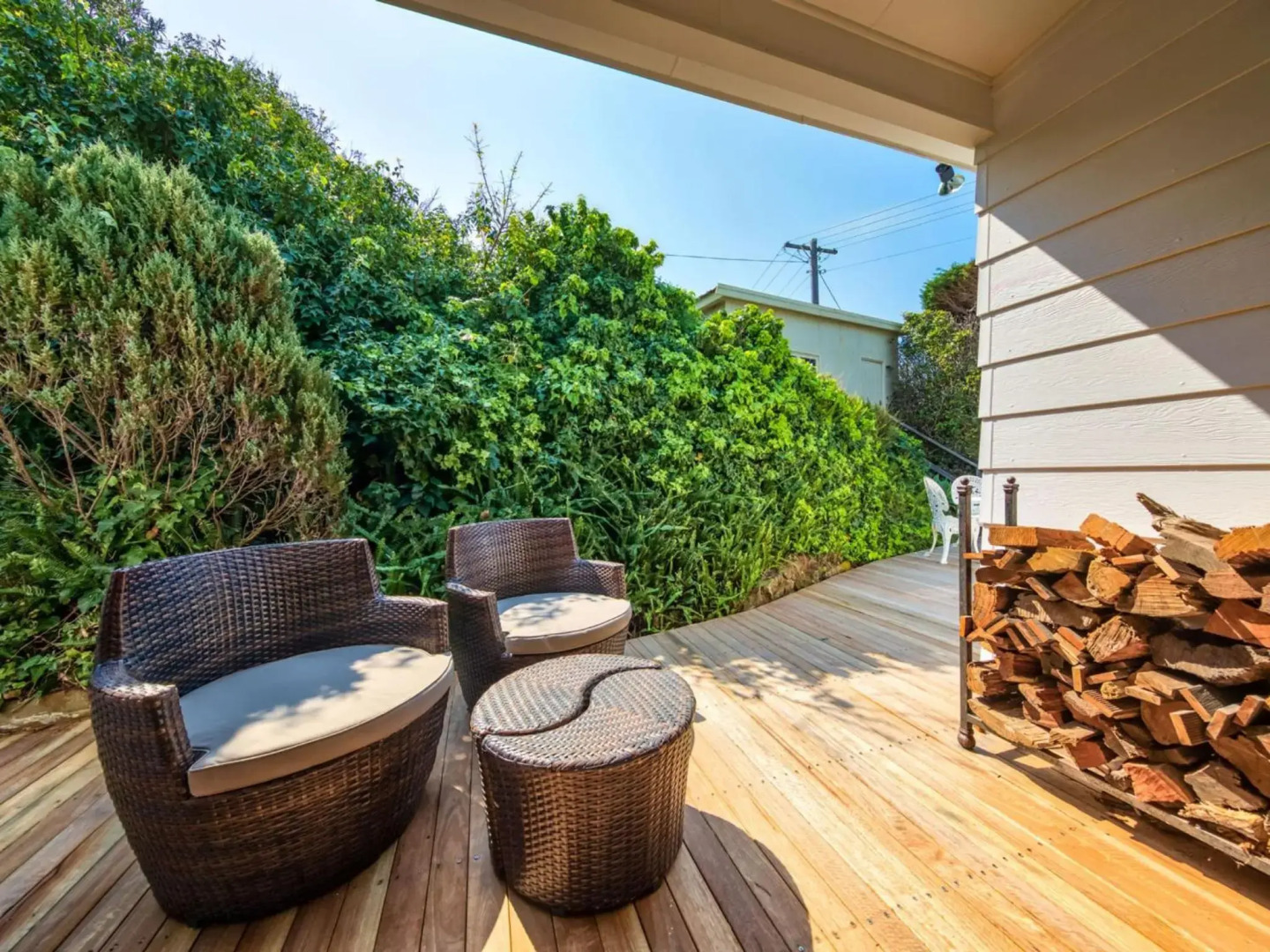 THE BEACH HOUSE Gerroa 4pm check out Sundays