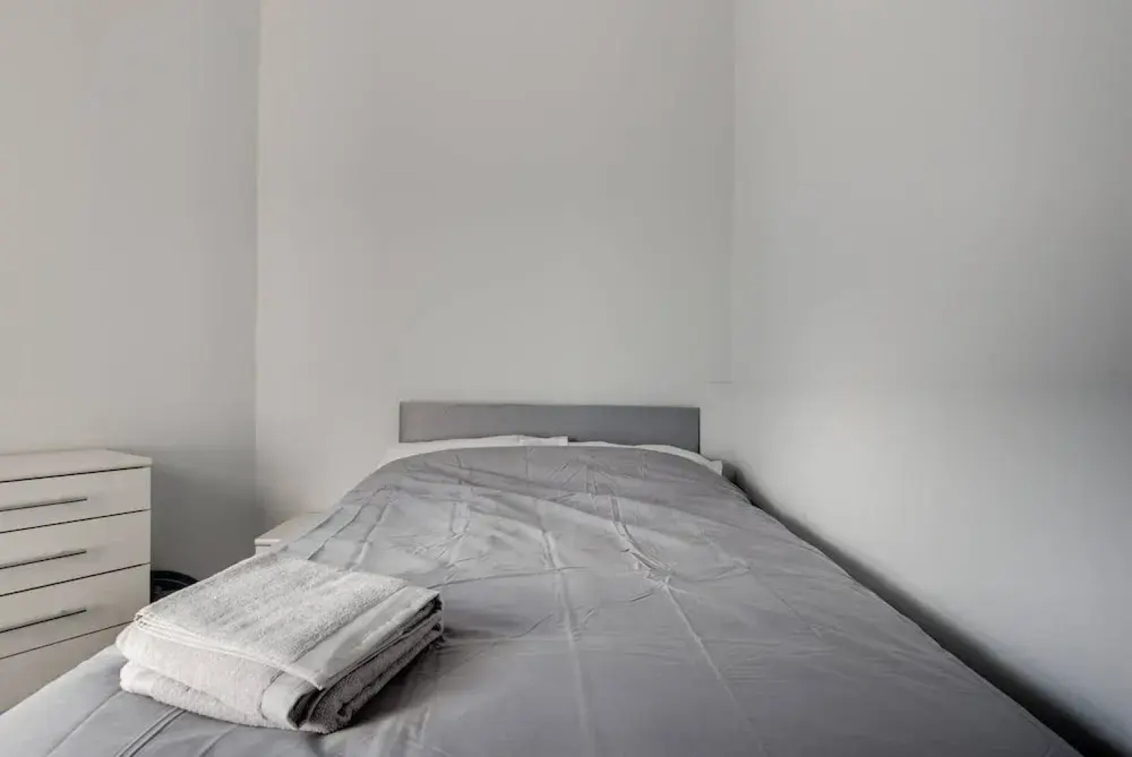 Self Check-In Town House in Barnsley Town Centre