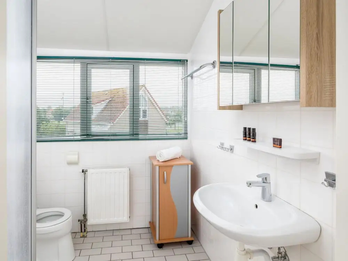 Detached, Well-Kept Holiday Home with Wifi, Beach at 500 M