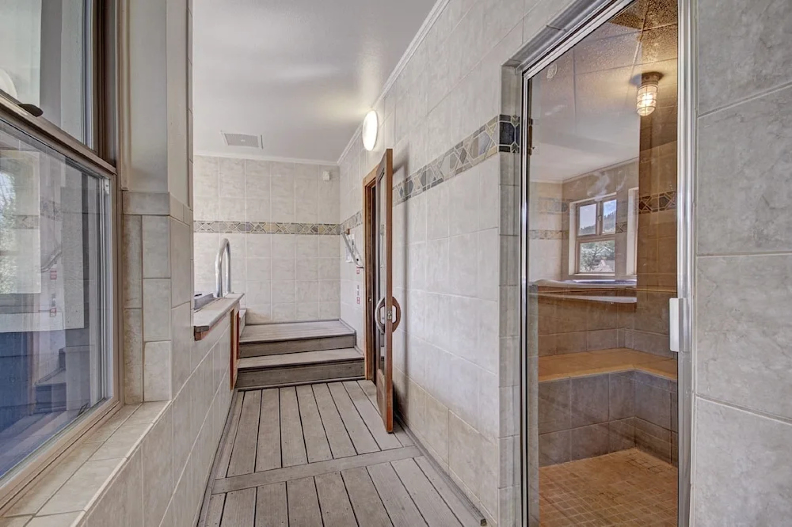 Relaxed Studio Seconds to Historic Main Street - Sleeps 4 Condo by RedAwning