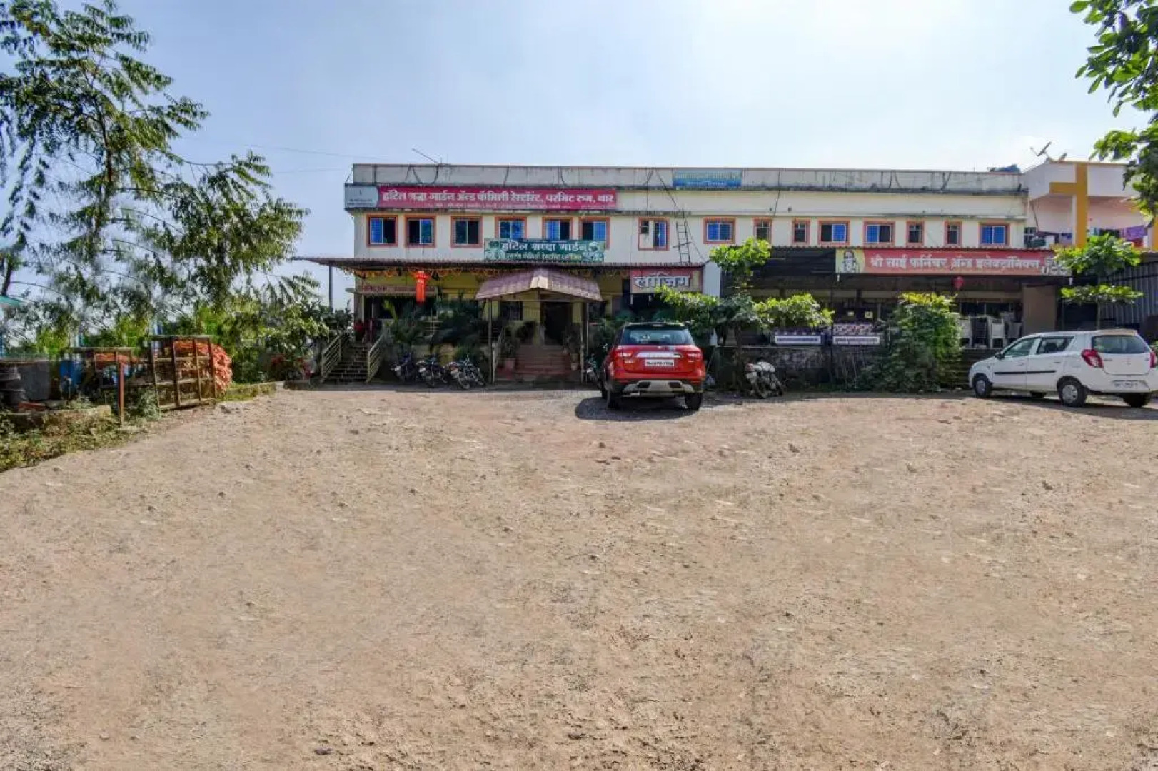 Shraddha Lodging by OYO Rooms