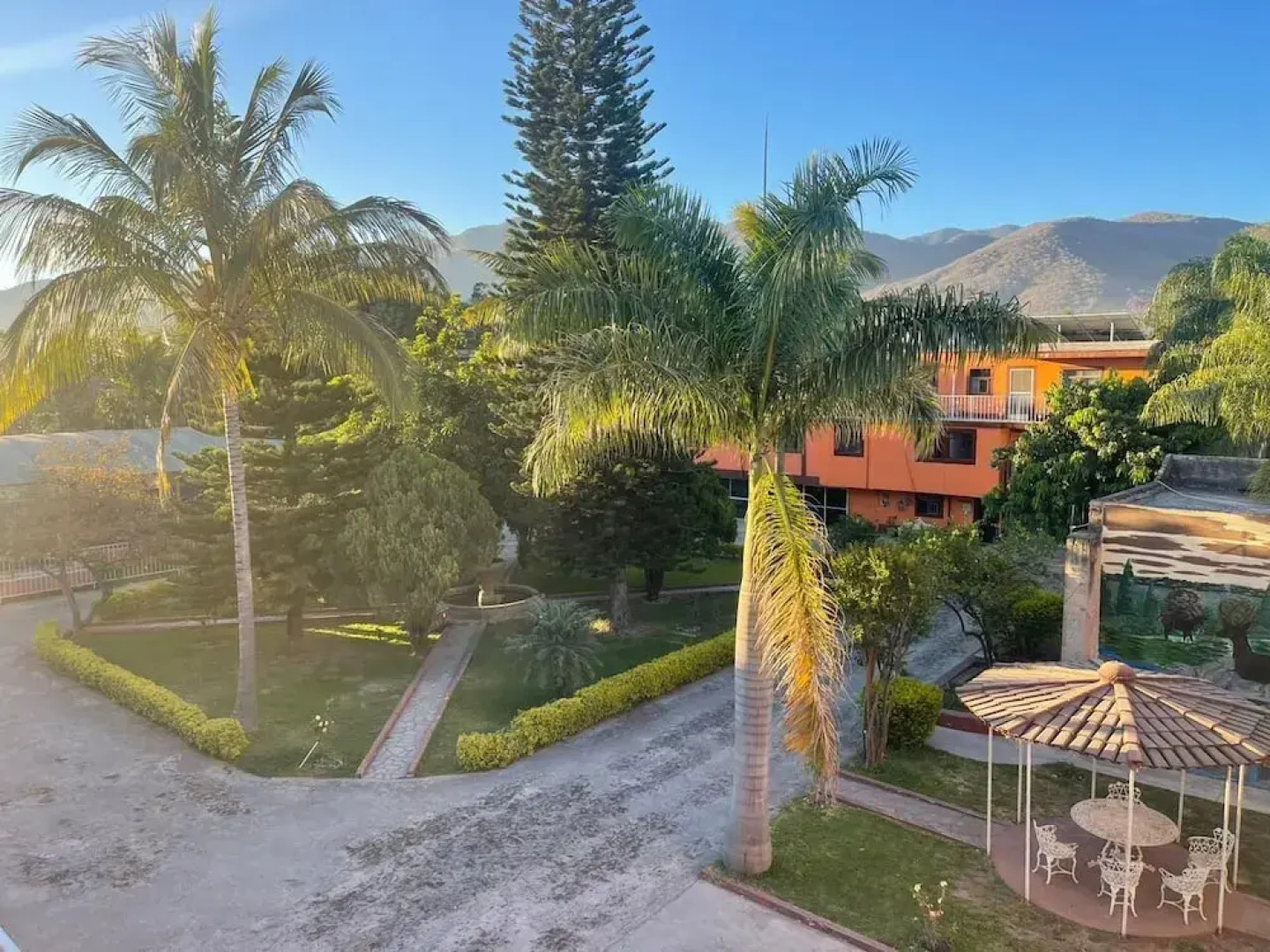 Hotel Cuatro Caminos