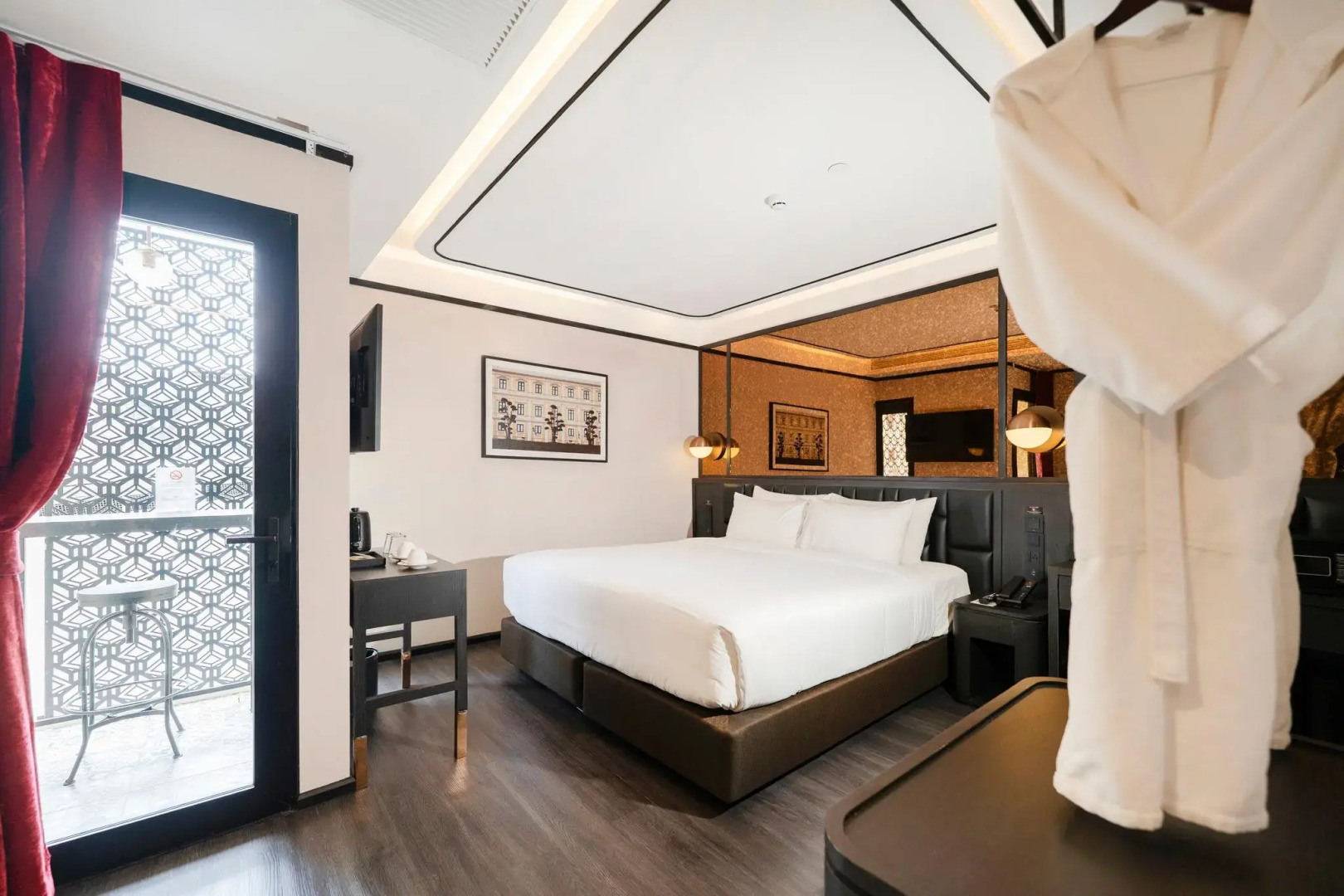 The Gravitique Hotel Khaosan