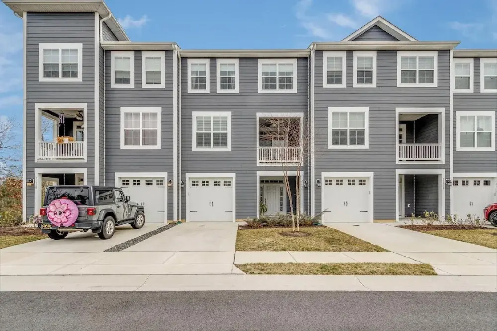 Catalina Circle 21520