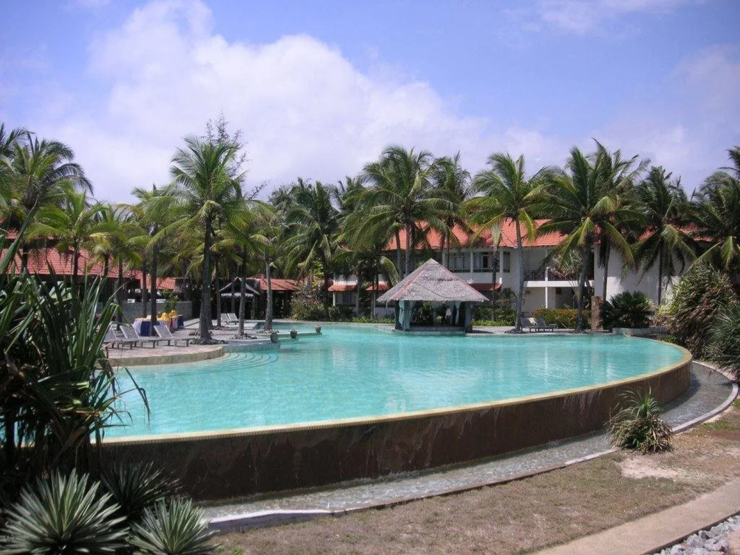 Sutra Beach Resort