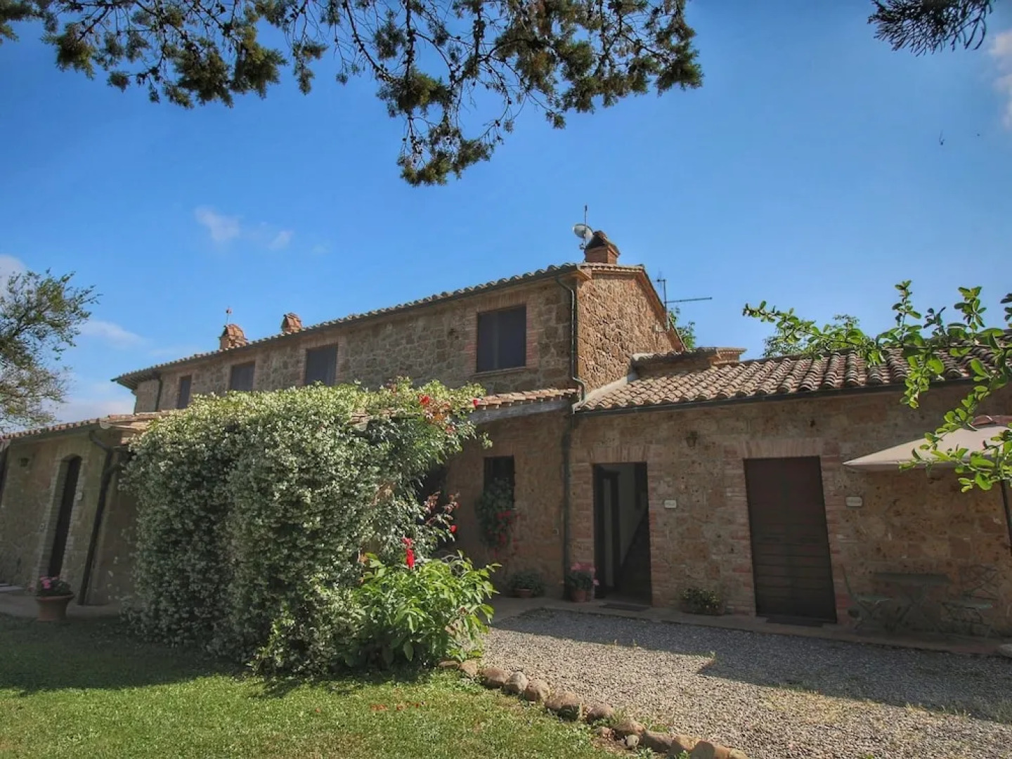 Farmhouse in Proceno With Pool Views