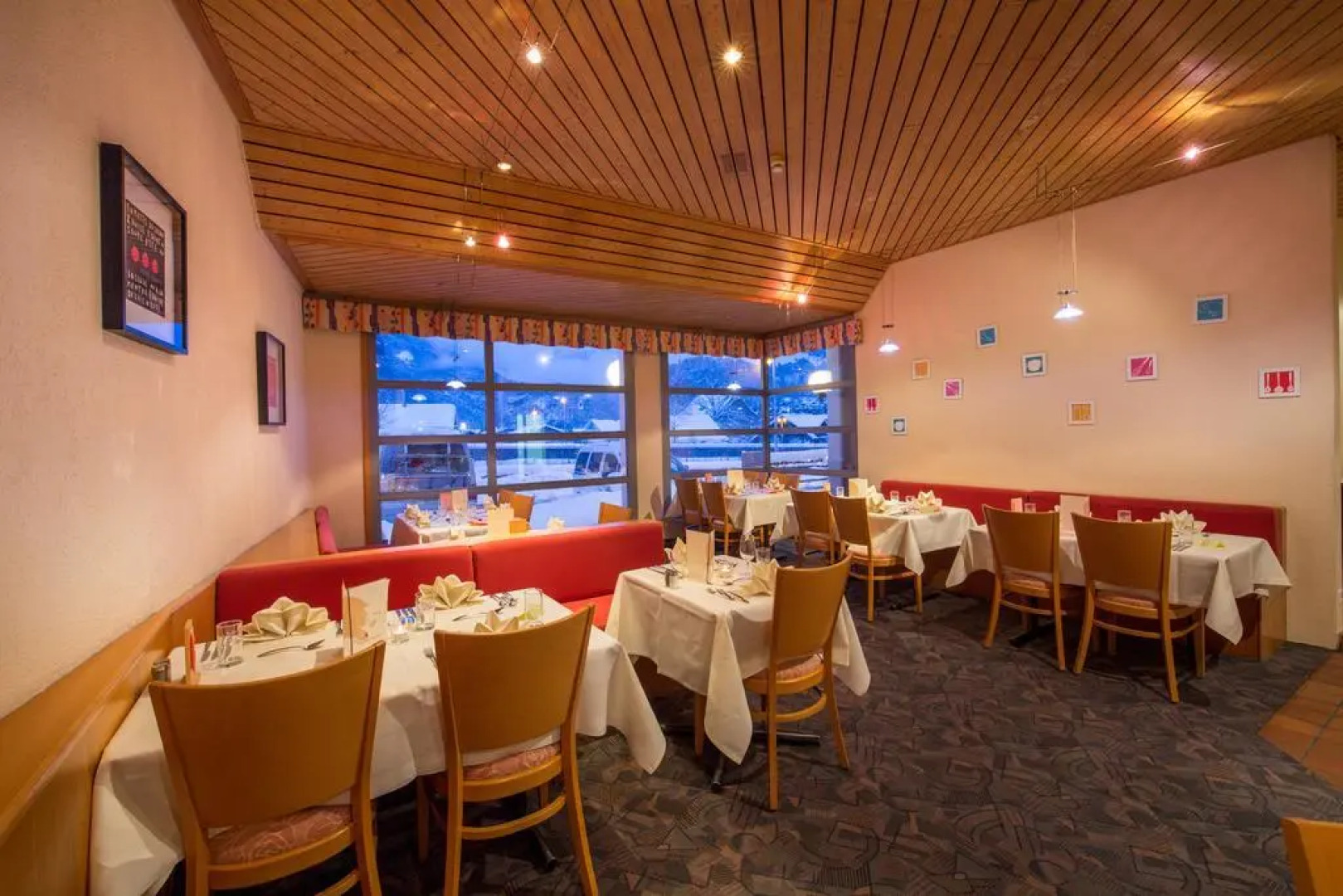 Hotel Sherlock Holmes & Khana Restaurant 200 m Gondola to Hasliberg Ski