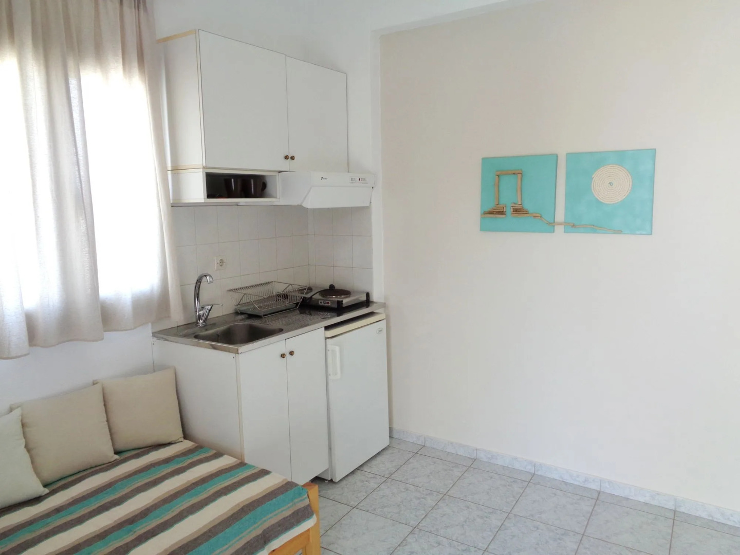 Petros Studios & Suites