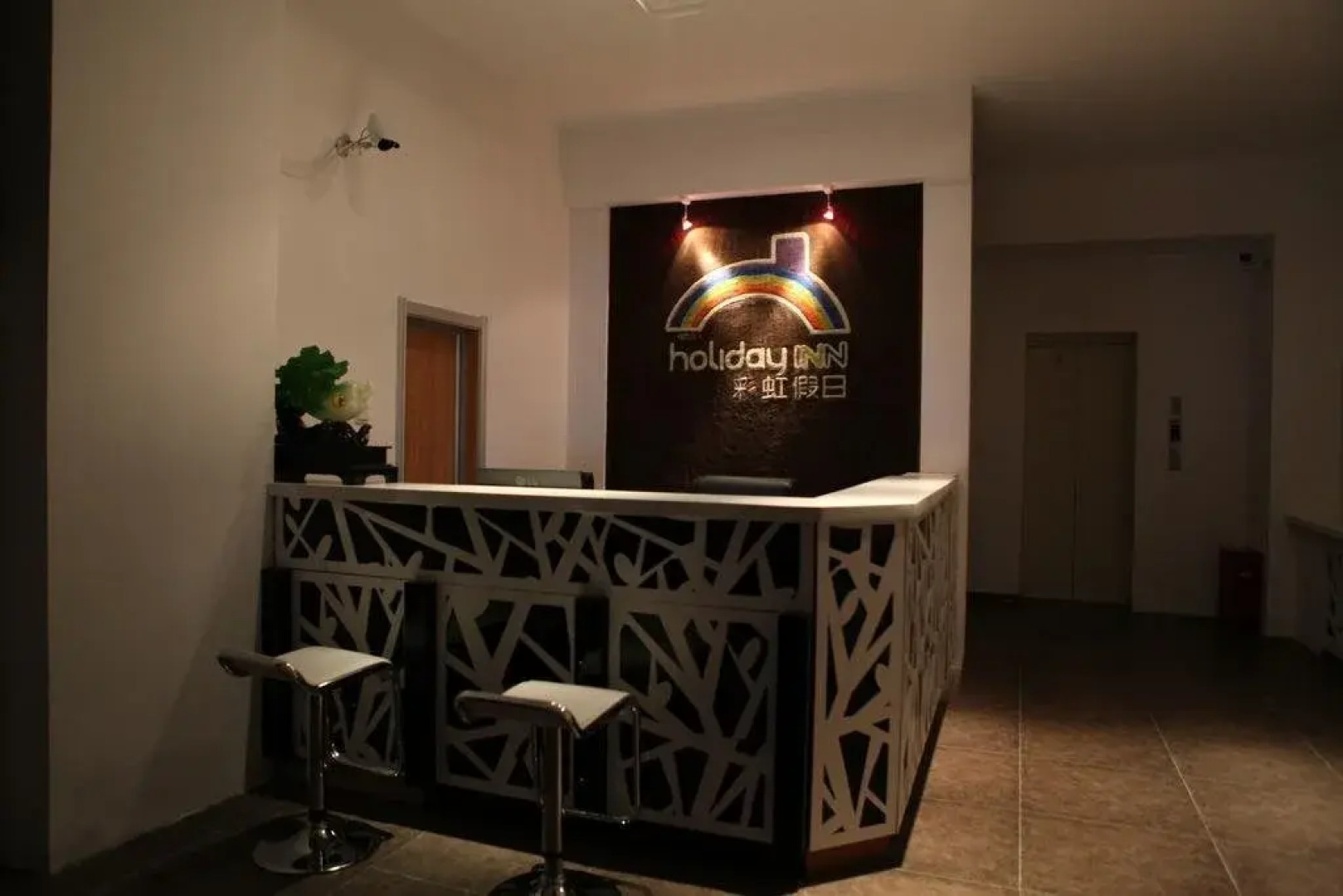 Caihong Jia'ri Inn Donghu Branch