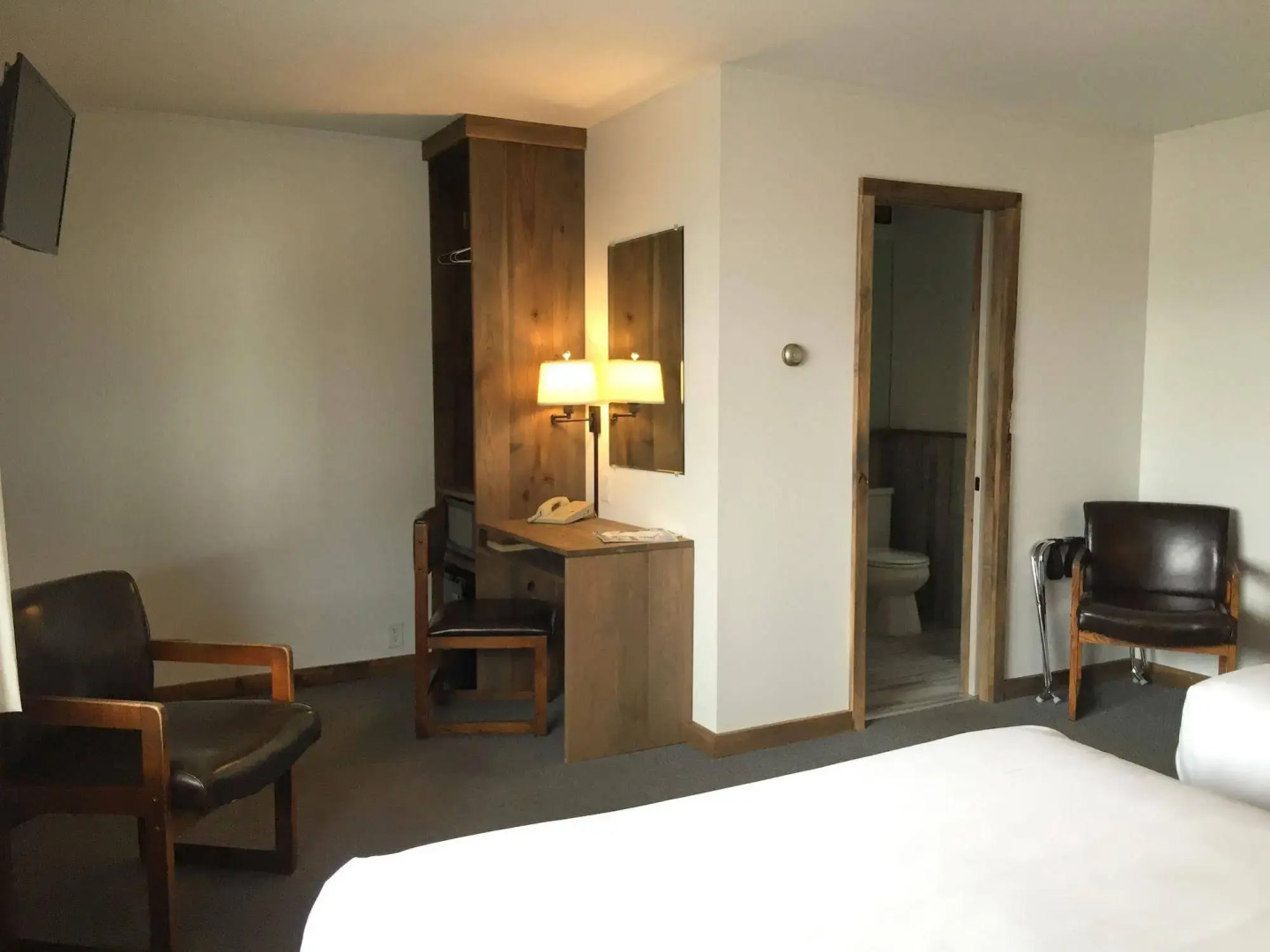 Aqua Aire Inn & Suites