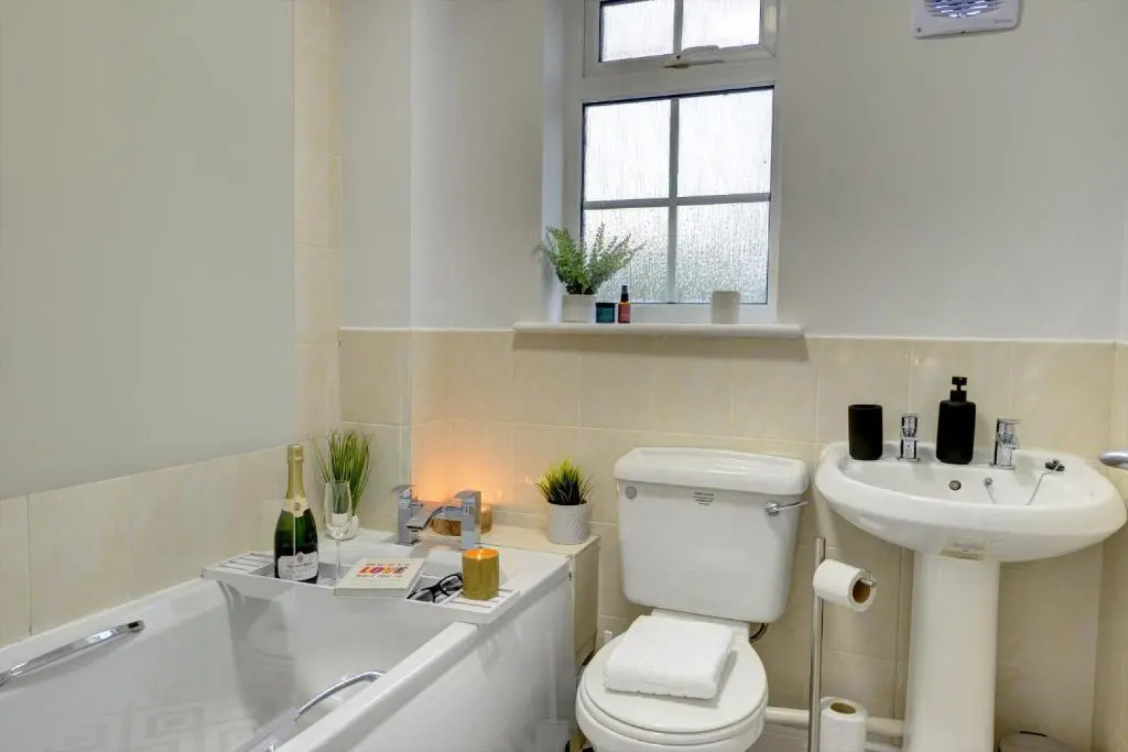 The Snagge I eco-Serviced Accommodation I A Cute Detached House I Large Garden I Pet Friendly I Free Parking I By SILVA