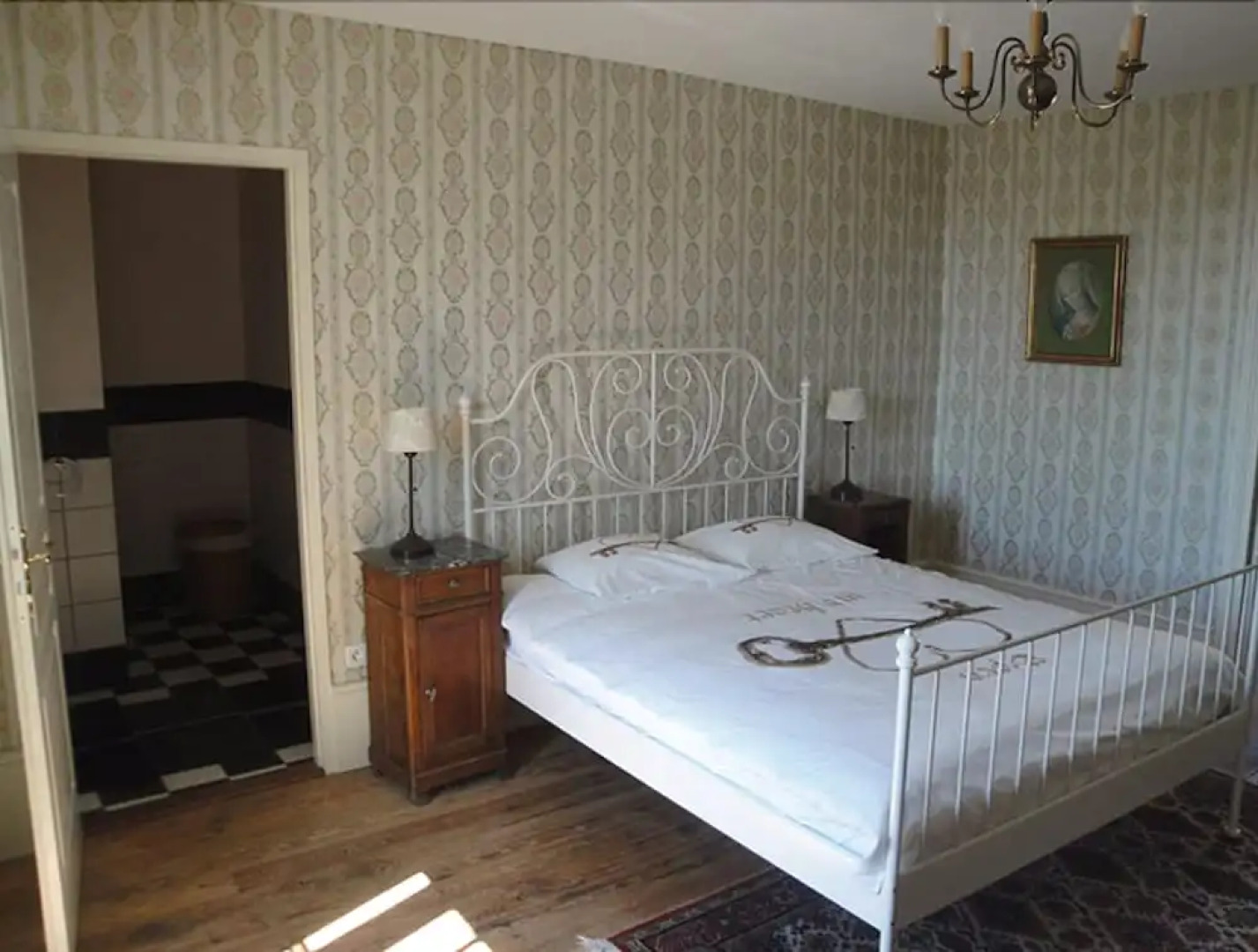 Petit Château Armand Bourgoin  B & B