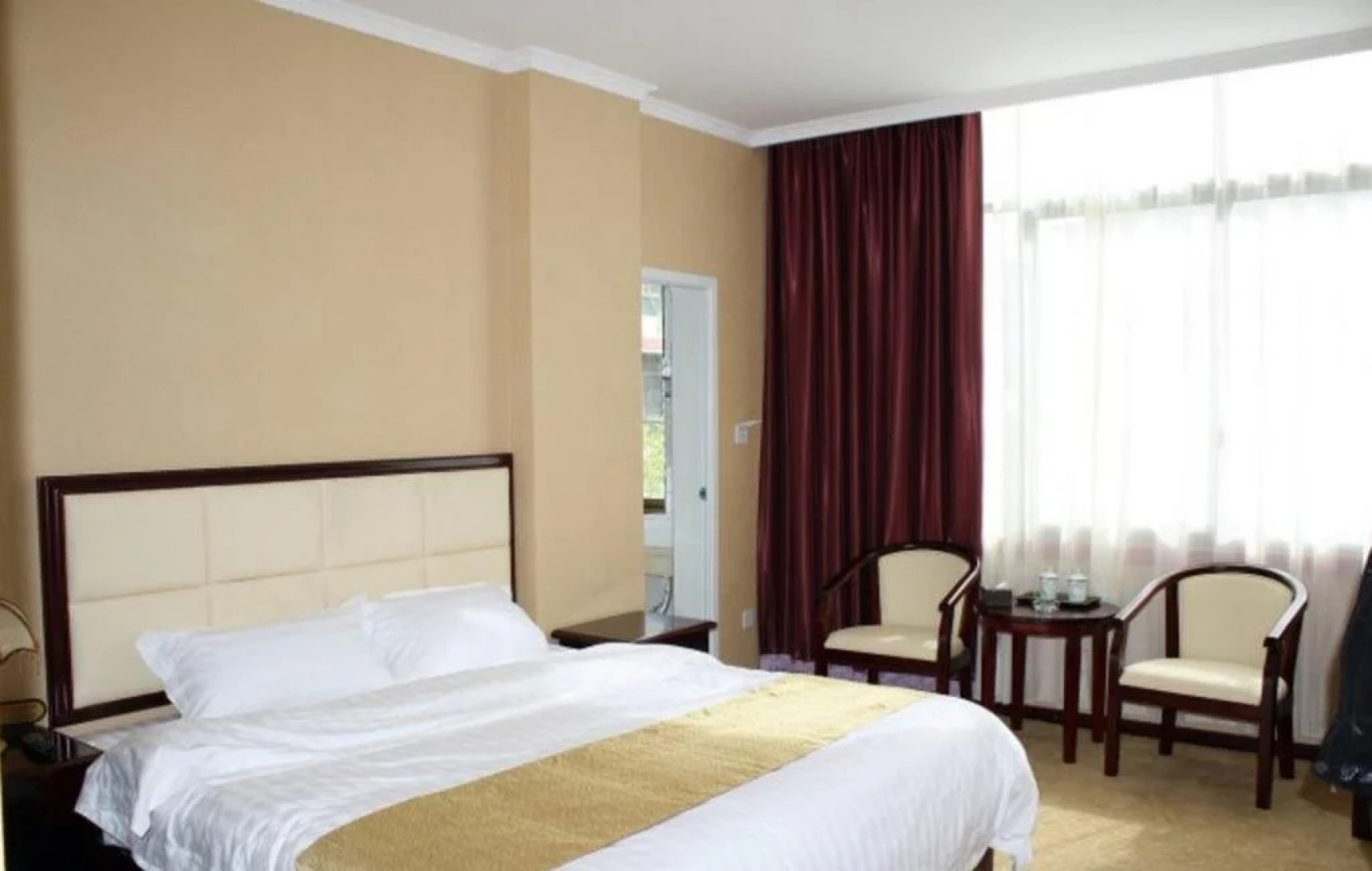 Taiyang Baozuo Hotel