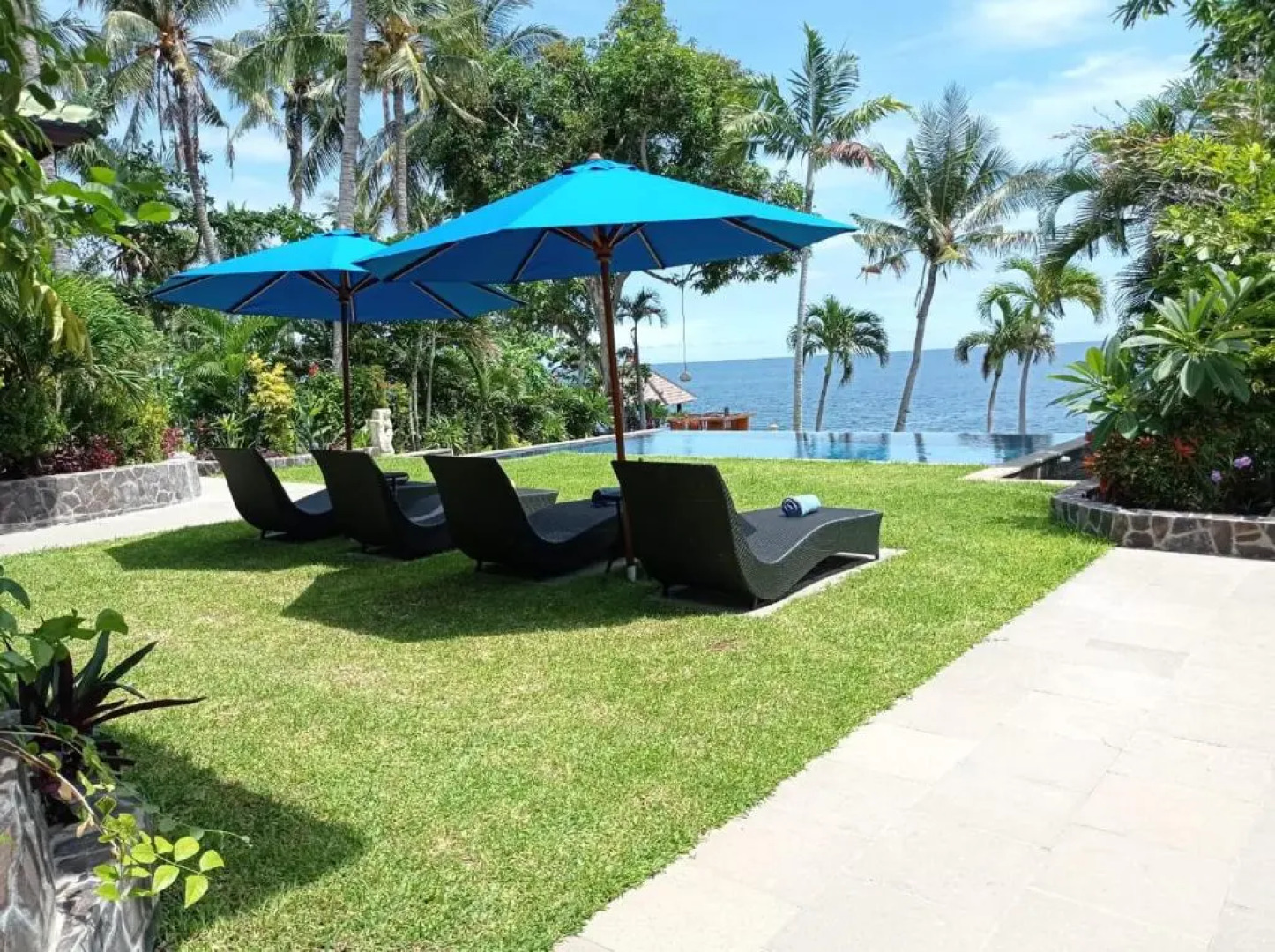 Lali Jiwa - Absolute Beachfront, Private 3BR Villa with Private Pool on 1200m2 of Tropical Land