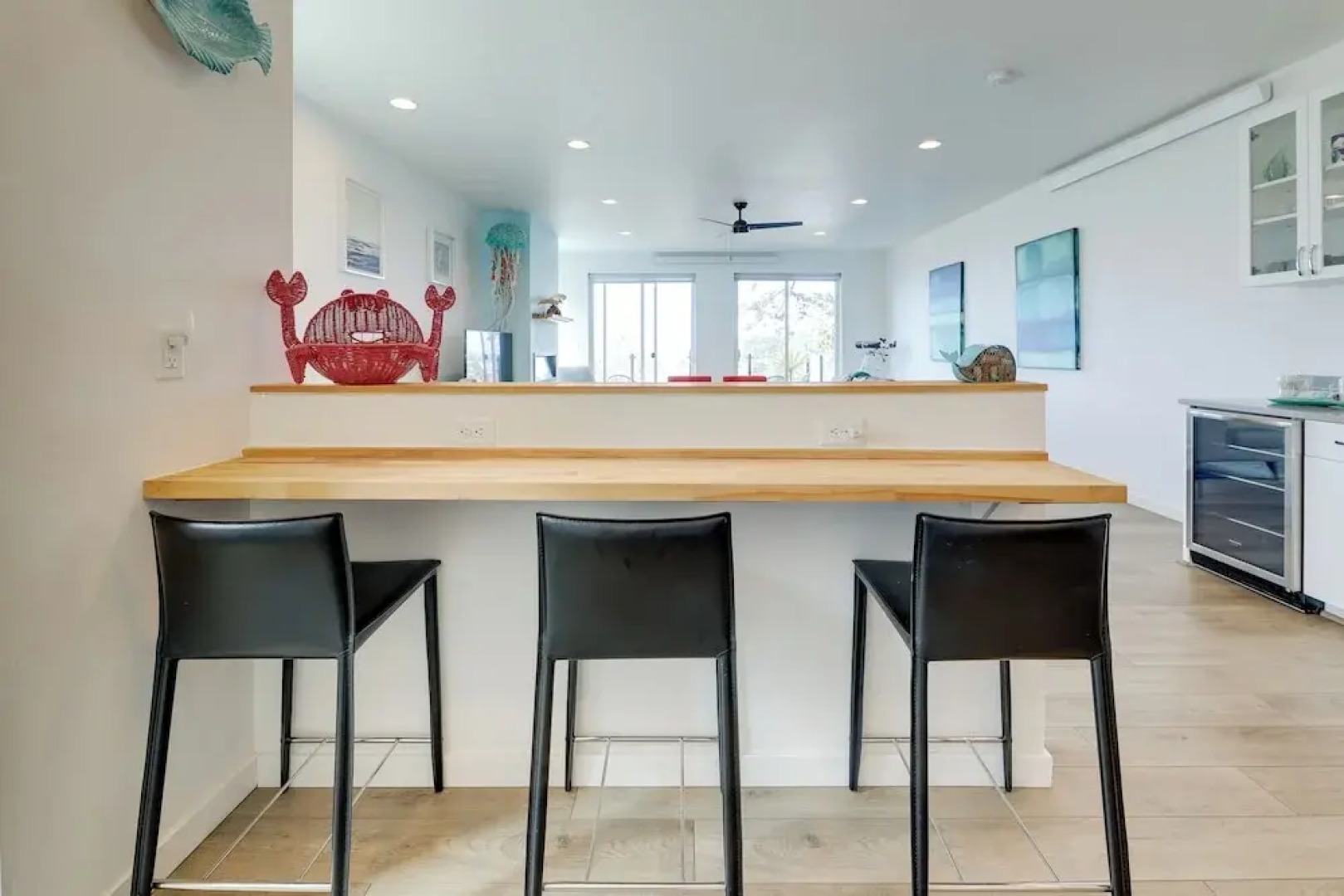 Scenic Depoe Bay Townhome w/ Deck < 1 Mi to Parks!