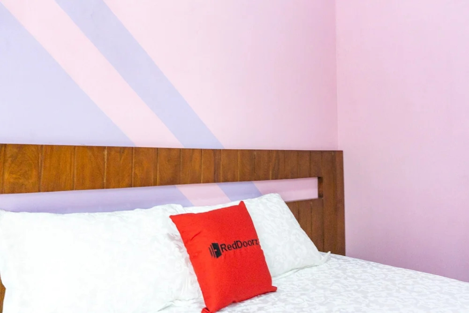 RedDoorz near Benteng Van Den Bosch