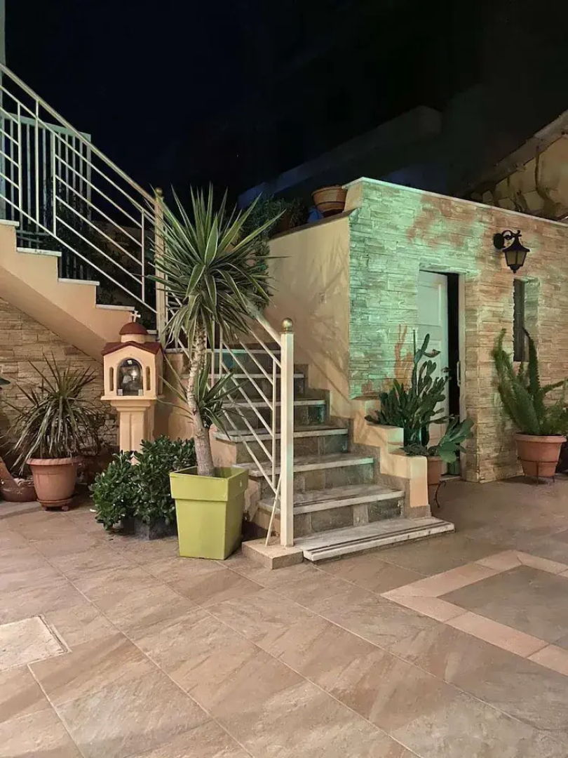 Oasis Garden Apartment