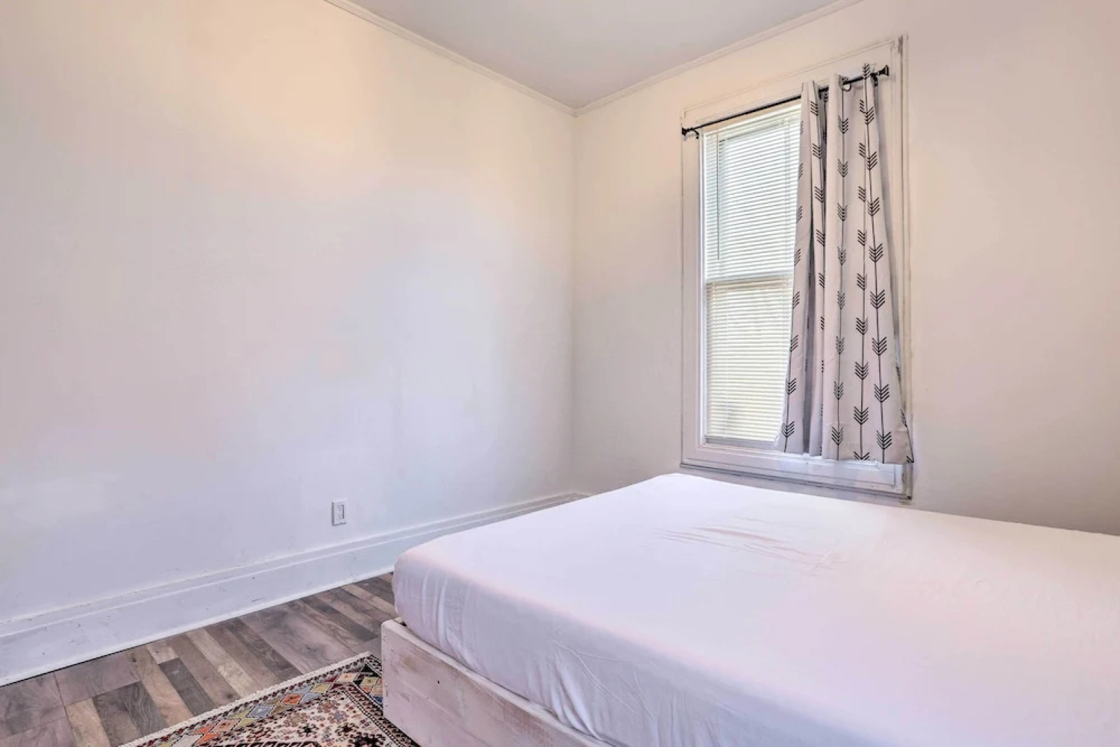 Chic Newark Escape w/ Balcony < 14 Mi to Nyc!