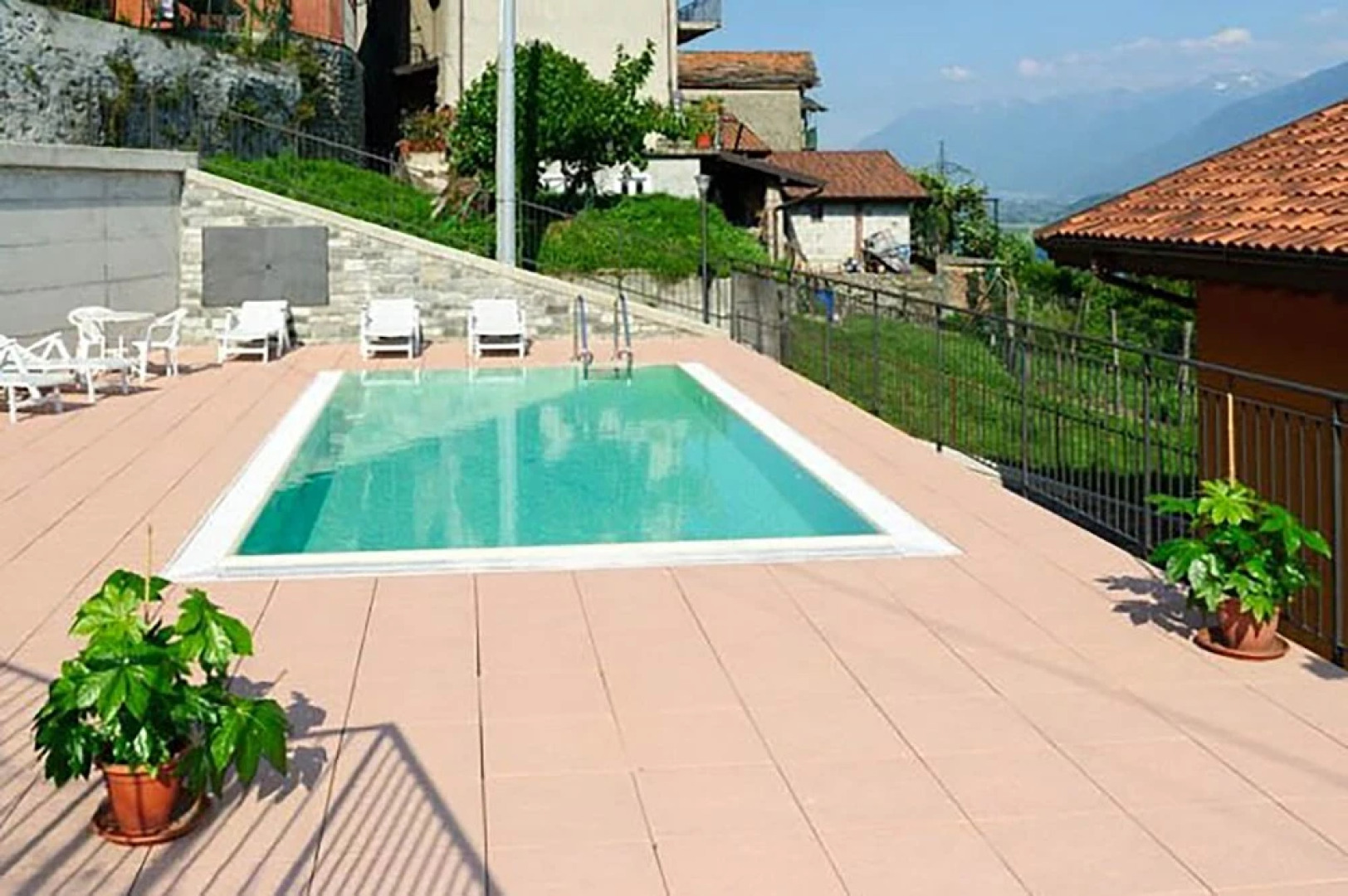 Big Apartment with View of Lake Como