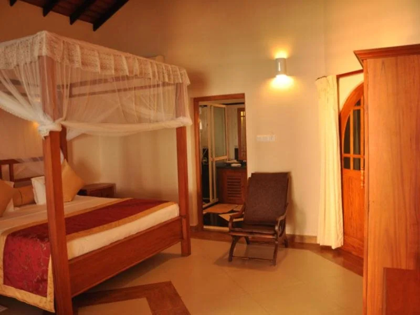 Warahena Beach Hotel