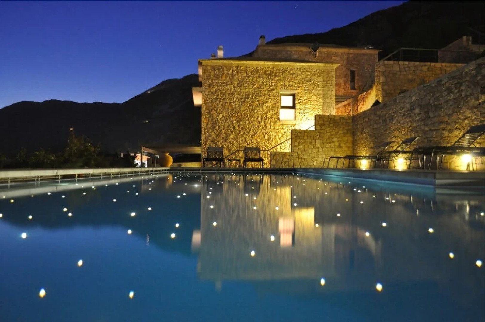 Elafivolia Arachova Suites