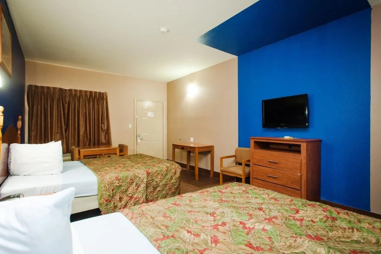 Scottish Inn & Suites